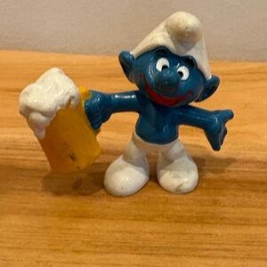 Beer drinking smurf